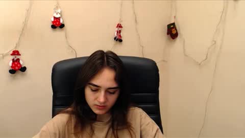 Snapshot of gemma_arterton chatting on December 28, 7:00 am Gemma online show from December 28, 7:00 am