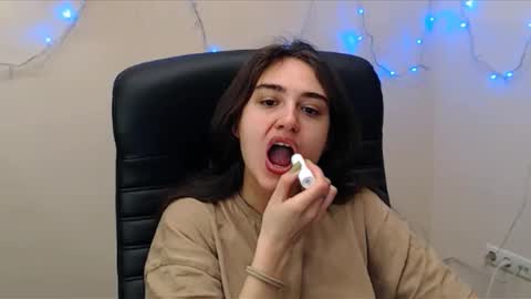 Snapshot of gemma_arterton chatting on March 5, 6:12 am Gemma online show from March 5, 6:12 am