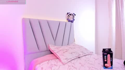 Snapshot of gemma_petite chatting on November 20, 9:03 pm Gemma online show from November 20, 9:03 pm