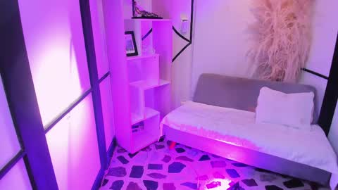 gemmabrown_ online show from March 23, 12:09 pm