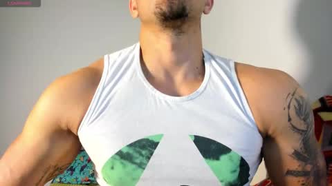 Snapshot of gendersonfit chatting on November 22, 11:15 pm gendersonfit online show from November 22, 11:15 pm