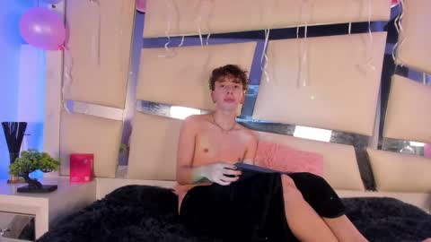 Snapshot of genesis_ask chatting on November 14, 5:39 am Genesis online show from November 14, 5:39 am