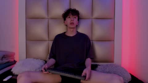 Snapshot of genesis_js chatting on February 12, 5:02 am genesis_js online show from February 12, 5:02 am