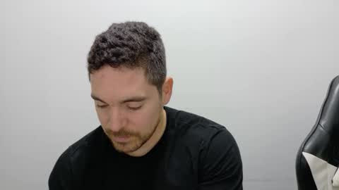 Snapshot of genesis_wb chatting on December 2, 1:44 am genesis_wb online show from December 2, 1:44 am