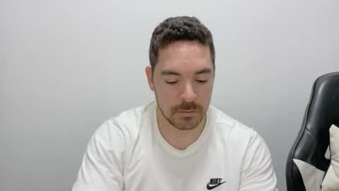 Snapshot of genesis_wb chatting on December 3, 2:30 am genesis_wb online show from December 3, 2:30 am