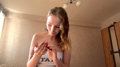 Snapshot of geneviveseay chatting on September 13, 9:31 am Emmi online show from September 13, 9:31 am