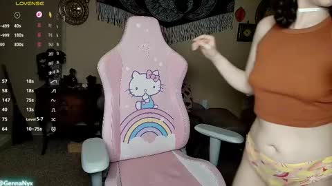 Snapshot of gennanyx chatting on November 26, 6:25 am Genna Nyx online show from November 26, 6:25 am