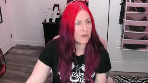 Snapshot of gennyrock chatting on May 3, 2:06 am Genny Rock and online show from May 3, 2:06 am