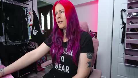 Snapshot of gennyrock chatting on May 28, 2:47 pm Genny Rock and online show from May 28, 2:47 pm