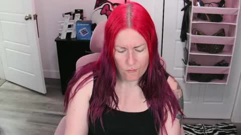 Snapshot of gennyrock chatting on June 4, 12:33 pm Genny Rock and online show from June 4, 12:33 pm