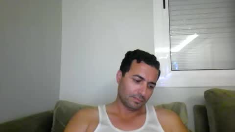 Snapshot of genteldevil chatting on October 31, 10:33 pm genteldevil online show from October 31, 10:33 pm