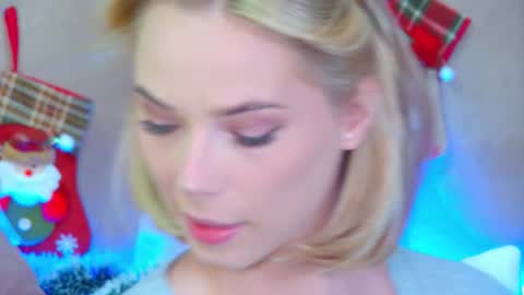 Snapshot of gentlerossi chatting on December 17, 1:39 pm GentleRossi online show from December 17, 1:39 pm