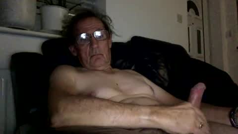 Snapshot of geoff660021 chatting on December 14, 10:14 pm geoff660021 online show from December 14, 10:14 pm