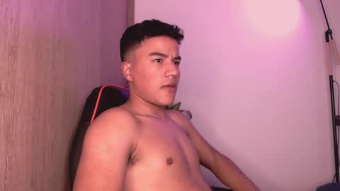 Snapshot of george_cams1 chatting on December 17, 1:50 am Jorge online show from December 17, 1:50 am