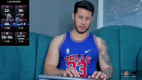 Snapshot of george_diesell_ chatting on October 15, 5:18 am George online show from October 15, 5:18 am