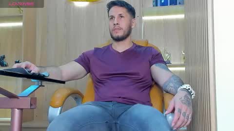 Snapshot of george_diesell_ chatting on November 3, 8:32 pm George online show from November 3, 8:32 pm