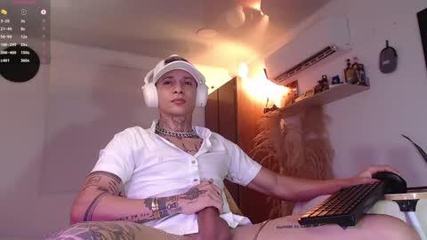 Snapshot of george_prince2 chatting on December 6, 3:52 am independent model online show from December 6, 3:52 am