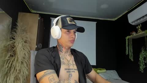 Snapshot of george_prince2 chatting on February 8, 1:22 am independent model online show from February 8, 1:22 am