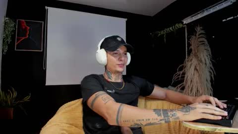 Snapshot of george_prince2 chatting on November 6, 5:08 am independent model online show from November 6, 5:08 am