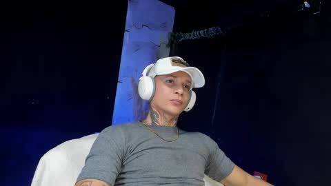 independent model online show from March 5, 6:59 pm