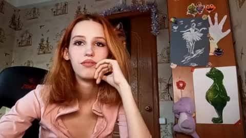 Ellie online show from April 21, 3:39 pm