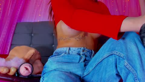 Snapshot of geraldinesuaan chatting on December 11, 10:14 am geraldinesuaan online show from December 11, 10:14 am