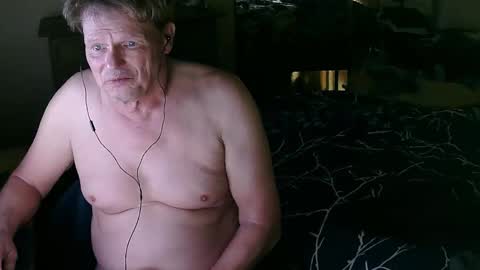 Snapshot of gethyn chatting on March 11, 7:04 am Gethyn online show from March 11, 7:04 am