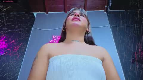 Snapshot of gewn2004 chatting on December 17, 10:54 am gewn2004 online show from December 17, 10:54 am