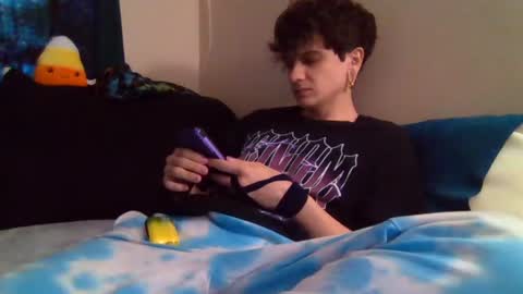 Snapshot of ghostcondor11 chatting on November 10, 2:16 pm SrirachaSwitchblade online show from November 10, 2:16 pm