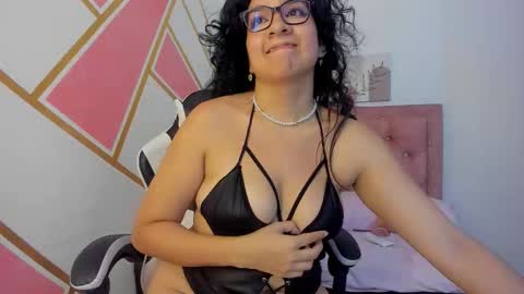 Snapshot of gia_cutee chatting on September 12, 4:01 am Gia online show from September 12, 4:01 am