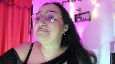 Snapshot of gia_nahomi chatting on November 24, 10:53 pm nahomi online show from November 24, 10:53 pm