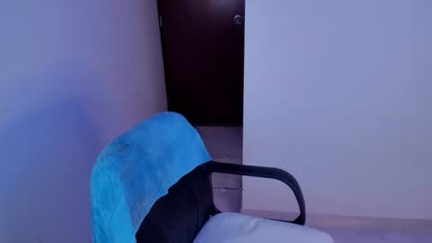 Snapshot of gia_white01 chatting on November 21, 7:18 am GIA WHITE Independet online show from November 21, 7:18 am