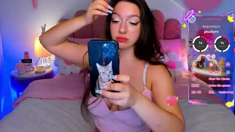 Snapshot of giacale chatting on November 4, 1:32 pm Gia online show from November 4, 1:32 pm