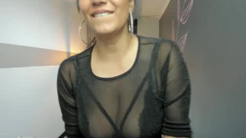 Snapshot of giafox_ chatting on February 14, 10:36 pm G I A FOX online show from February 14, 10:36 pm