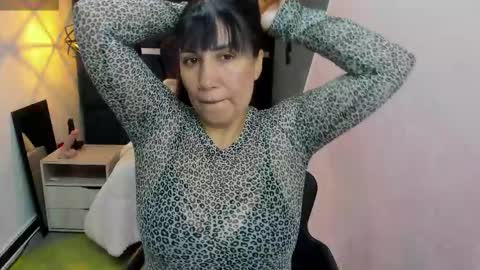 Snapshot of giafox_ chatting on October 19, 1:01 pm G I A FOX online show from October 19, 1:01 pm