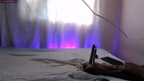 Snapshot of giagh_ chatting on November 25, 1:44 pm Gia online show from November 25, 1:44 pm