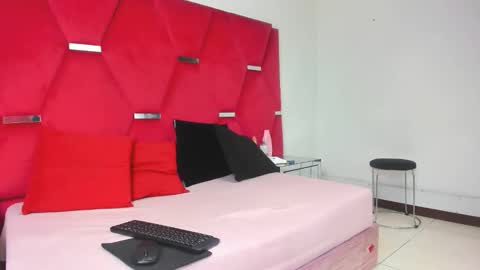 Snapshot of giannajohnson chatting on November 17, 4:07 am GiannaJohnson online show from November 17, 4:07 am