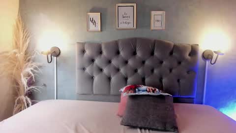 giannaslimjb online show from December 2, 8:04 pm