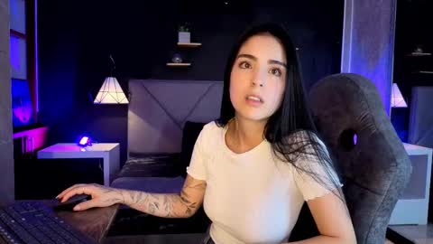 Snapshot of giapearl2 chatting on November 12, 1:50 am Gia online show from November 12, 1:50 am