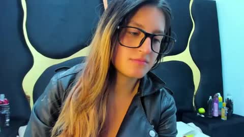 GiaRoussel online show from February 1, 5:26 pm