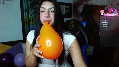 Snapshot of gigi_gilt_ chatting on November 30, 4:27 am Gigi 3 online show from November 30, 4:27 am