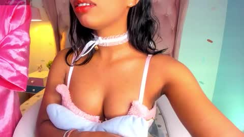 Snapshot of gigi_strawberry chatting on December 3, 6:10 am GIGI online show from December 3, 6:10 am