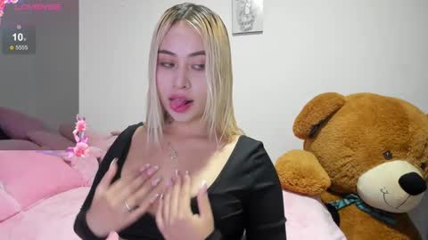 Snapshot of gigiprincesss chatting on February 24, 10:58 pm Gigi online show from February 24, 10:58 pm