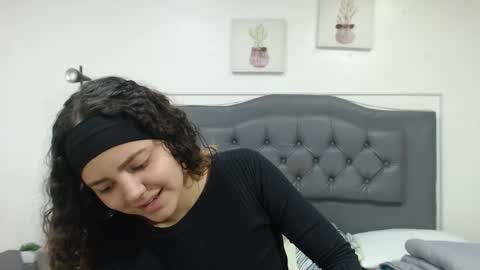 Giia  online show from October 20, 2:28 pm