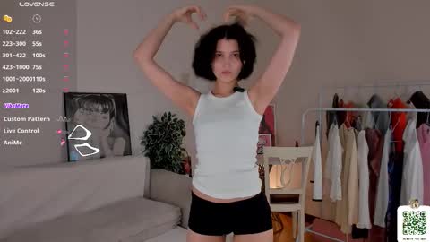 Snapshot of gimme_the_kiss chatting on November 7, 8:14 am Mia online show from November 7, 8:14 am