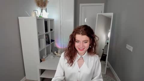 Snapshot of gin_yoon chatting on February 10, 6:31 am Gin online show from February 10, 6:31 am