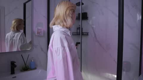 Snapshot of gin_yoon chatting on November 15, 6:33 am Gin online show from November 15, 6:33 am