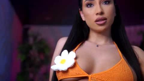 Gina online show from February 5, 8:02 pm