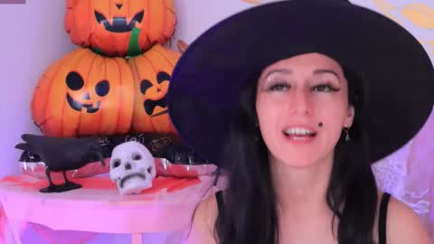 Snapshot of ginevra_esposito chatting on October 31, 1:34 pm Ginn online show from October 31, 1:34 pm