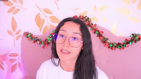 Snapshot of ginevra_esposito chatting on December 15, 12:42 pm Ginn online show from December 15, 12:42 pm